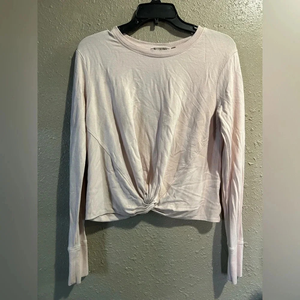 Athleta light pink cropped long sleeve top sz S